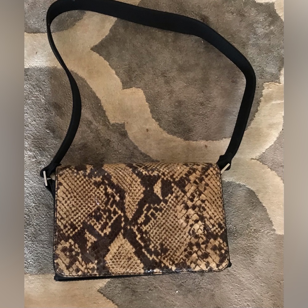 Límited brown and snake shoulder bag